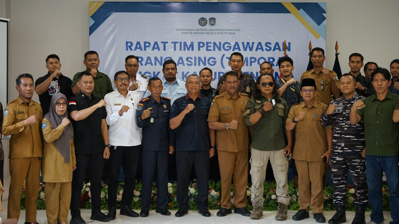 Kantor Imigrasi Kelas II Non TPI Bima, Melaksanakan Rapat Tim Pengawasan Orang Asing Tingkat Kabupaten Bima Tahun 2026. Perkuat Koordinasi Antar Instansi Dalam Pengawasan Orang Asing